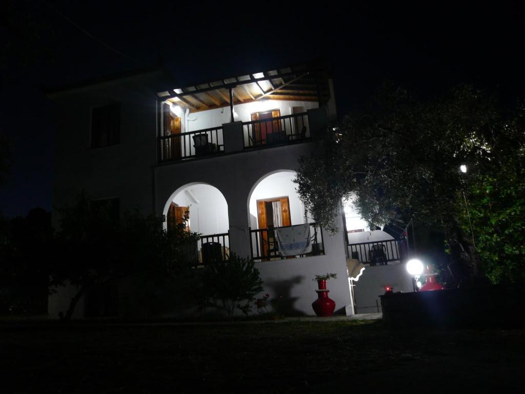 Liossis Rooms & Apartments Skopelos Exterior foto